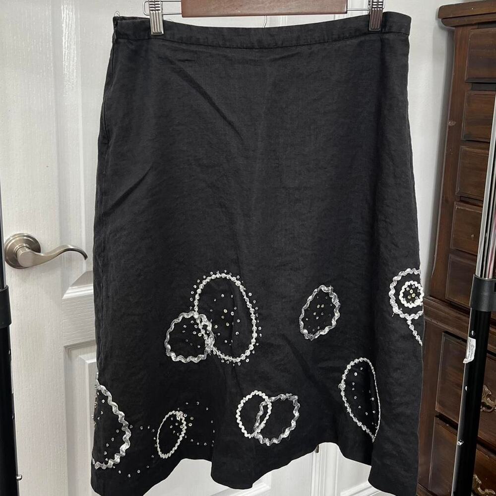 Black linen midi skirt with floral embroidery - Picture 3 of 4